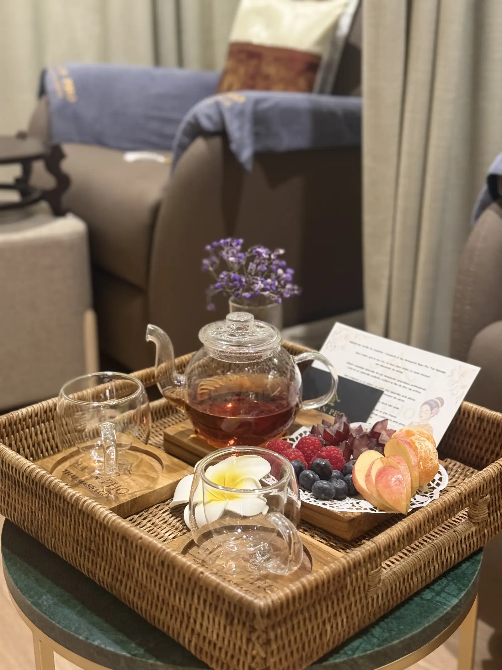 Bandeja de té de relajación preparada en Baan Pho Girona